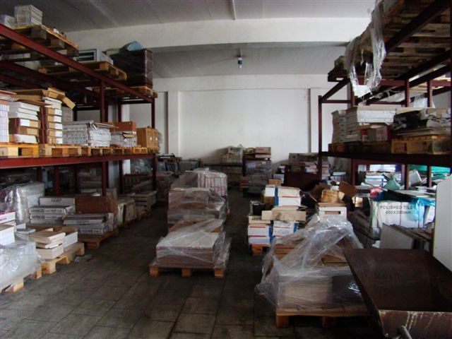 Obiekt handlowy: biura, magazyny, wystawa, 2,8 mln