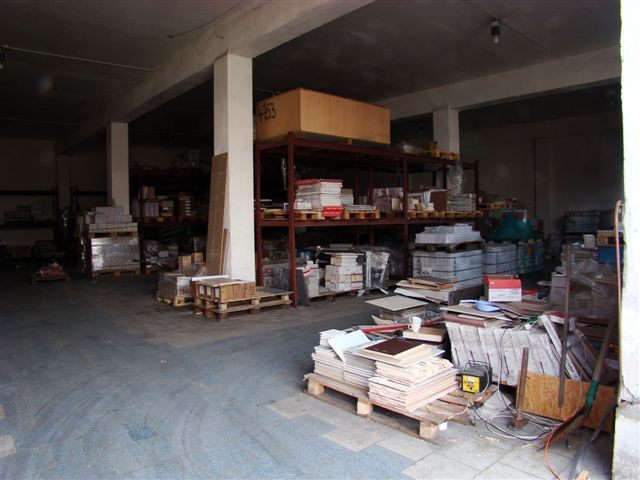 Obiekt handlowy: biura, magazyny, wystawa, 2,8 mln