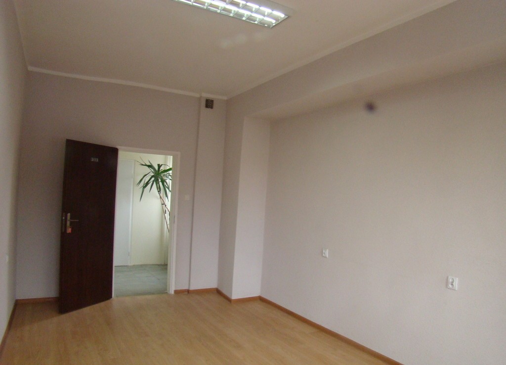 Biuro 18 m2, 34 zł/m2 wraz z mediami