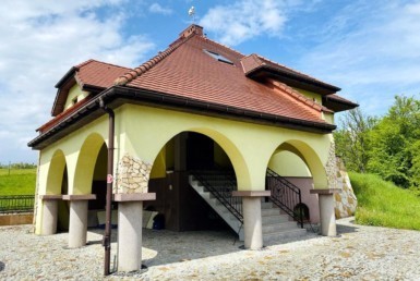 Dom na Pojezierzu Drawskim z plantacją borówek.