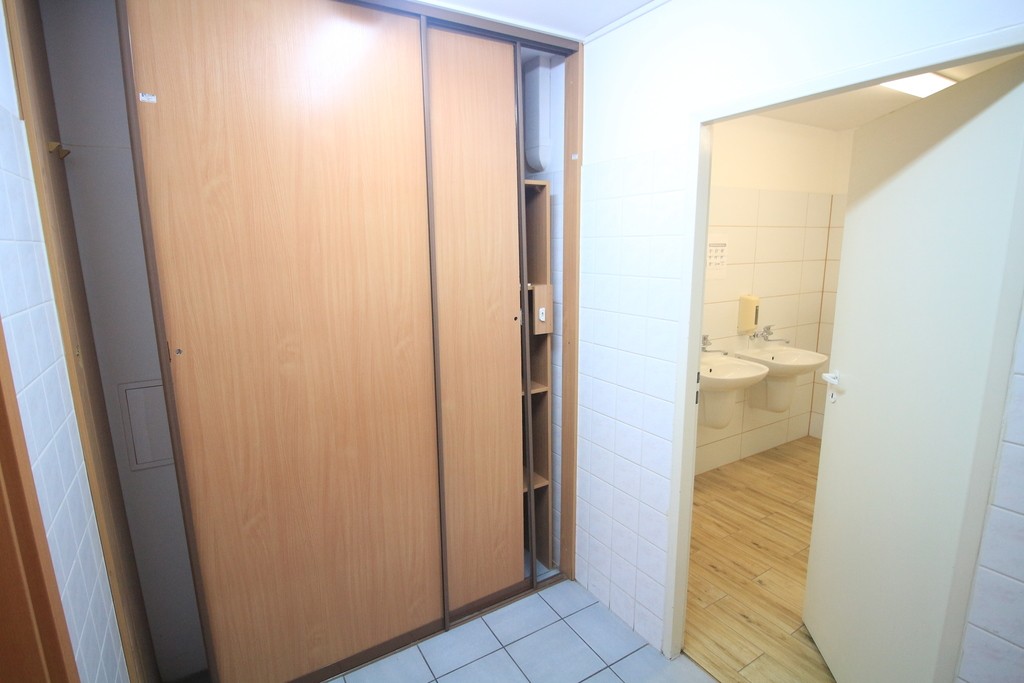 4 pokoje biurowe z łazienką do wynajęcia - 93 m2